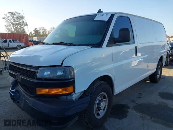 ✅ 2018 Chevrolet Express Cargo • VIN: 1GCWGAFP0J1287769 • Lot: 42814645. Wystawiony na IAAI z przebiegiem 152 506 mil. Bezpłatny archiwum sprzedaży aukcyjnych z USA i szczegółowy raport historii pojazdu na DreamBid. Zdjęcie 2.