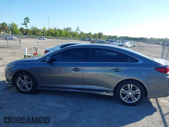 ✅ 2018 Hyundai Sonata SEL • VIN: 5NPE34AF2JH646331 • Lot: 43595444. Listed on IAAI with 89,363 mi. Free auction sales archive from the USA and detailed vehicle history report at DreamBid. Image 15.
