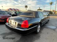 ✅ 2007 Lincoln Town Car Executive • VIN: 1L1FM88W77Y616843 • Lot: 86410574. Listed on Copart with 203,487 mi. Free auction sales archive from the USA and detailed vehicle history report at DreamBid. Image 4.