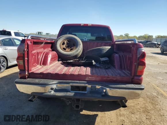 ✅ 2004 Chevrolet Silverado 1500 Z71 • VIN: 2GCEK19T041136903 • Лот: 77153954. Опубликован ранее на Copart с пробегом 256 403 миль. Бесплатный доступ к архиву аукционных продаж из США и подробный отчёт об истории автомобиля на DreamBid. Изображение 6.