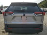 ✅ 2022 Toyota RAV4 Hybrid XLE • VIN: 4T3RWRFV2NU050401 • Lot: 81446325. Wystawiony na Copart z przebiegiem 107 537 mil. Bezpłatny archiwum sprzedaży aukcyjnych z USA i szczegółowy raport historii pojazdu na DreamBid. Zdjęcie 6.