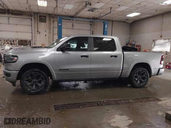 2023 Ram 1500 Limited z VIN 1C6SRFHT1PN639153, wystawiony jako IAAI lot #42466719 z przebiegiem 25 999 mil mil oraz . Historia ofert i sprzedaży dostępna na DreamBid. Obrazek 15.