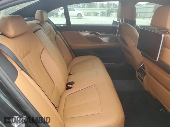 ✅ 2016 BMW 7 Series 750i xDrive • VIN: WBA7F2C58GG420569 • Lot: 92807105. Wystawiony na Copart z przebiegiem 48 157 mil. Bezpłatny archiwum sprzedaży aukcyjnych z USA i szczegółowy raport historii pojazdu na DreamBid. Zdjęcie 10.