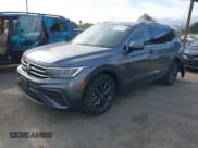 ✅ 2022 Volkswagen Tiguan SE • VIN: 3VV2B7AX8NM132534 • Lot: 42029787. Wystawiony na IAAI z przebiegiem 30 798 mil. Bezpłatny archiwum sprzedaży aukcyjnych z USA i szczegółowy raport historii pojazdu na DreamBid. Zdjęcie 17.