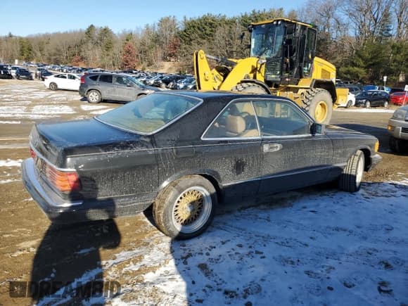 ✅ 1985 Mercedes-Benz 500 • VIN: WDBCA44D5FA143302 • Lot: 86618514. Wystawiony na Copart z przebiegiem 115 565 mil. Bezpłatny archiwum sprzedaży aukcyjnych z USA i szczegółowy raport historii pojazdu na DreamBid. Zdjęcie 3.