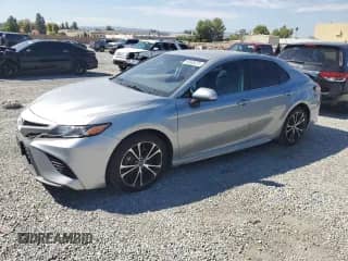 2020 Toyota Camry Hybrid SE z VIN 4T1G31AK7LU012960, wystawiony jako Copart lot #83838075 z przebiegiem 63 019 mil mil oraz Szkoda całkowita • Salvage title. Historia ofert i sprzedaży dostępna na DreamBid. Obrazek 1.