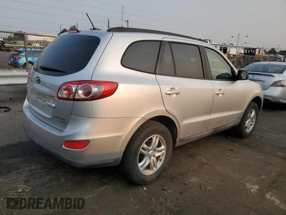 ✅ 2011 Hyundai Santa Fe GLS • VIN: 5XYZGDAB2BG038398 • Lot: 64391274. Listed on Copart with 127,770 mi. Free auction sales archive from the USA and detailed vehicle history report at DreamBid. Image 3.