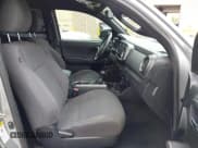 ✅ 2017 Toyota Tacoma SR5 • VIN: 3TMDZ5BN4HM029118 • Lot: 42830453. Wystawiony na IAAI z przebiegiem 171 231 mil. Bezpłatny archiwum sprzedaży aukcyjnych z USA i szczegółowy raport historii pojazdu na DreamBid. Zdjęcie 5.