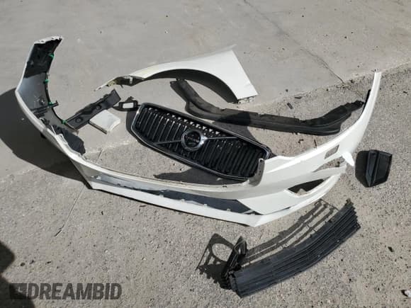 ✅ 2019 Volvo XC60 Momentum • VIN: LYV102DK8KB202716 • Lot: 85326365. Listed on Copart with 111,100 mi. Free auction sales archive from the USA and detailed vehicle history report at DreamBid. Image 13.