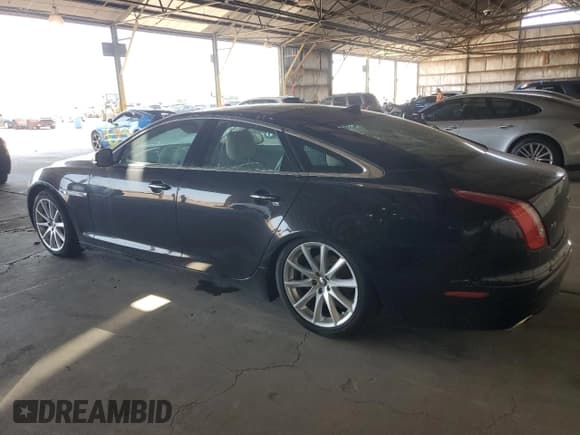✅ 2013 Jaguar XJ • VIN: SAJWA1C77D8V40055 • Lot: 60461395. Wystawiony na Copart z przebiegiem 102 709 mil. Bezpłatny archiwum sprzedaży aukcyjnych z USA i szczegółowy raport historii pojazdu na DreamBid. Zdjęcie 2.