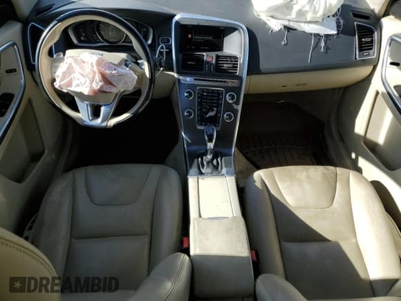 ✅ 2015 Volvo XC60 T6 • VIN: YV4902RK2F2721325 • Лот: 90542415. Опубликован ранее на Copart с пробегом 124 268 миль. Бесплатный доступ к архиву аукционных продаж из США и подробный отчёт об истории автомобиля на DreamBid. Изображение 8.