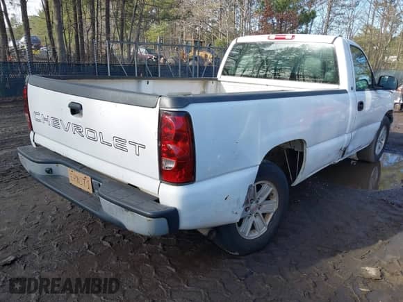 2004 Chevrolet Silverado 1500 Work Truck z VIN 1GCEC14X14Z201305, wystawiony jako IAAI lot #41619446 z przebiegiem 166 615 mil mil oraz . Historia ofert i sprzedaży dostępna na DreamBid. Obrazek 4.