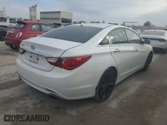 ✅ 2012 Hyundai Sonata SE • VIN: 5NPEC4AC9CH366012 • Lot: 82421325. Listed on Copart with 218,098 mi. Free auction sales archive from the USA and detailed vehicle history report at DreamBid. Image 3.