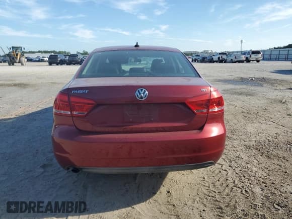 ✅ 2015 Volkswagen Passat Wolfsburg Edition • VIN: 1VWAT7A37FC028864 • Lot: 68624835. Wystawiony na Copart z przebiegiem 109 807 mil. Bezpłatny archiwum sprzedaży aukcyjnych z USA i szczegółowy raport historii pojazdu na DreamBid. Zdjęcie 6.