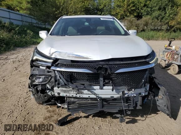 ✅ 2022 Buick Enclave Essence • VIN: 5GAERBKWXNJ175691 • Lot: 85260895. Wystawiony na Copart z przebiegiem 25 974 mil. Bezpłatny archiwum sprzedaży aukcyjnych z USA i szczegółowy raport historii pojazdu na DreamBid. Zdjęcie 5.