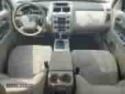 2011 Mercury Mariner z VIN 4M2CN8B71BKJ01749, wystawiony jako Copart lot #64199345 z przebiegiem 157 001 mil mil oraz Szkoda całkowita • Salvage title. Historia ofert i sprzedaży dostępna na DreamBid. Obrazek 8.