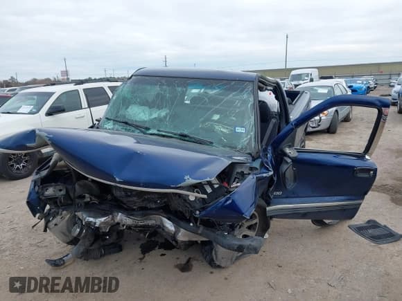 ✅ 2000 Chevrolet Silverado 1500 • VIN: 2GCEC19W7Y1367696 • Лот: 41283222. Опубликован ранее на IAAI с пробегом Не указан. Бесплатный доступ к архиву аукционных продаж из США и подробный отчёт об истории автомобиля на DreamBid. Изображение 6.