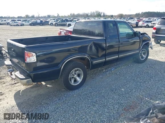 ✅ 2000 Chevrolet S-10 LS • VIN: 1GCCS1954Y8223876 • Лот: 41782118. Опубликован ранее на IAAI с пробегом 237 060 миль. Бесплатный доступ к архиву аукционных продаж из США и подробный отчёт об истории автомобиля на DreamBid. Изображение 4.