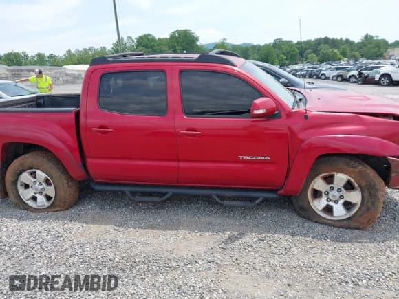 ✅ 2015 Toyota Tacoma • VIN: 3TMLU4EN5FM188212 • Lot: 42319990. Listed on IAAI with 105,691 mi. Free auction sales archive from the USA and detailed vehicle history report at DreamBid. Image 13.