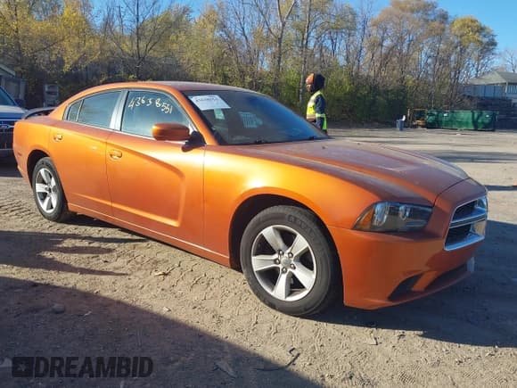✅ 2011 Dodge Charger SE • VIN: 2B3CL3CG6BH584838 • Lot: 43638551. Wystawiony na IAAI z przebiegiem 211 180 mil. Bezpłatny archiwum sprzedaży aukcyjnych z USA i szczegółowy raport historii pojazdu na DreamBid. Zdjęcie 1.