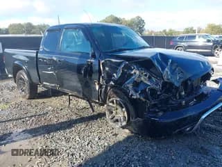 ✅ 2004 Toyota Tundra SR5 • VIN: 5TBBT44184S449402 • Lot: 43579834. Wystawiony na IAAI z przebiegiem 228 096 mil. Bezpłatny archiwum sprzedaży aukcyjnych z USA i szczegółowy raport historii pojazdu na DreamBid. Zdjęcie 1.