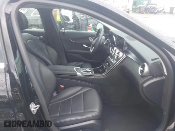 ✅ 2021 Mercedes-Benz C 300 • VIN: W1KWF8EB9MR609337 • Lot: 42653947. Wystawiony na IAAI z przebiegiem 32 375 mil. Bezpłatny archiwum sprzedaży aukcyjnych z USA i szczegółowy raport historii pojazdu na DreamBid. Zdjęcie 5.