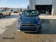 ✅ 2025 MINI Convertible Cooper S • VIN: WMW23GX02S2W95309 • Лот: 93060255. Опубликован ранее на Copart с пробегом 1 746 миль. Бесплатный доступ к архиву аукционных продаж из США и подробный отчёт об истории автомобиля на DreamBid. Изображение 14.