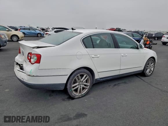 ✅ 2008 Volkswagen Passat 2.0T • VIN: WVWEK73C38P040350 • Lot: 96008595. Wystawiony na Copart z przebiegiem 109 187 mil. Bezpłatny archiwum sprzedaży aukcyjnych z USA i szczegółowy raport historii pojazdu na DreamBid. Zdjęcie 3.