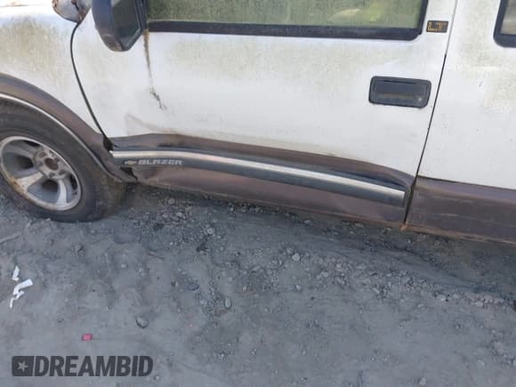 ✅ 1999 Chevrolet Blazer LS • VIN: 1GNCS13W9X2130068 • Лот: 41898280. Опубликован ранее на IAAI с пробегом 171 764 миль. Бесплатный доступ к архиву аукционных продаж из США и подробный отчёт об истории автомобиля на DreamBid. Изображение 6.