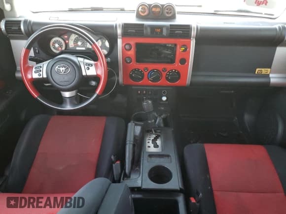 ✅ 2012 Toyota FJ Cruiser • VIN: JTEBU4BF5CK143181 • Lot: 70666245. Listed on Copart with 121,940 mi. Free auction sales archive from the USA and detailed vehicle history report at DreamBid. Image 8.