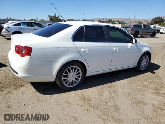 ✅ 2007 Volkswagen Jetta Wolfsburg Edition • VIN: 3VWEF81K57M165436 • Лот: 68395595. Опубликован ранее на Copart с пробегом 287 562 миль. Бесплатный доступ к архиву аукционных продаж из США и подробный отчёт об истории автомобиля на DreamBid. Изображение 3.