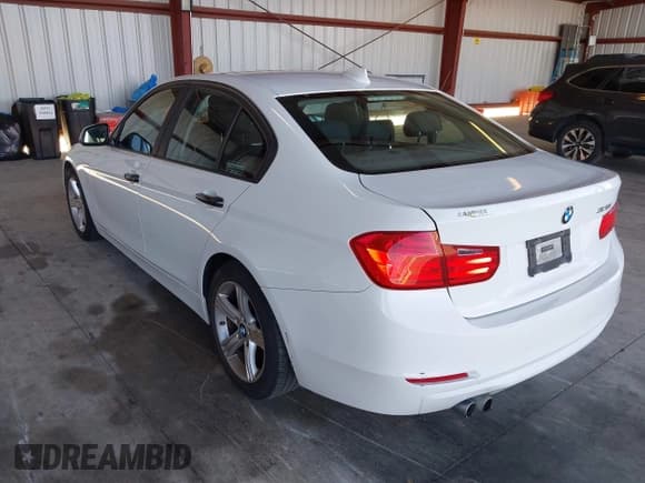 ✅ 2014 BMW 3 Series 328i • VIN: WBA3C1C53EK117470 • Lot: 43290427. Listed on IAAI with 198,555 mi. Free auction sales archive from the USA and detailed vehicle history report at DreamBid. Image 3.