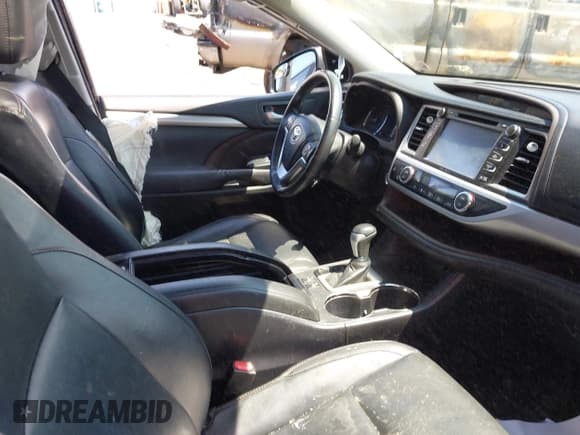 ✅ 2014 Toyota Highlander XLE • VIN: 5TDJKRFH1ES045114 • Lot: 42804753. Listed on IAAI with 141,877 mi. Free auction sales archive from the USA and detailed vehicle history report at DreamBid. Image 5.