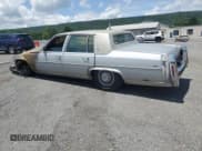 ✅ 1989 Cadillac Brougham • VIN: 1G6DW51Y0KR737900 • Lot: 61662345. Wystawiony na Copart z przebiegiem Nie podano. Bezpłatny archiwum sprzedaży aukcyjnych z USA i szczegółowy raport historii pojazdu na DreamBid. Zdjęcie 2.