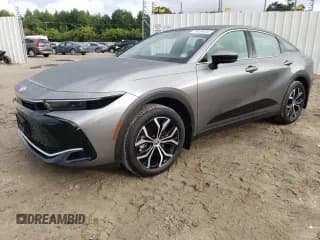 ✅ 2024 Toyota Crown XLE • VIN: JTDAAAAF4R3025781 • Лот: 73939444. Опубликован ранее на Copart с пробегом 2 622 миль. Бесплатный доступ к архиву аукционных продаж из США и подробный отчёт об истории автомобиля на DreamBid. Изображение 1.