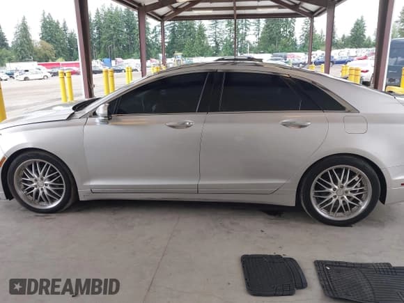 ✅ 2013 Lincoln MKZ Hybrid • VIN: 3LN6L2LU7DR805877 • Lot: 42940503. Wystawiony na IAAI z przebiegiem 122 094 mil. Bezpłatny archiwum sprzedaży aukcyjnych z USA i szczegółowy raport historii pojazdu na DreamBid. Zdjęcie 14.