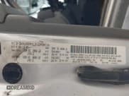 ✅ 2006 Jeep Commander • VIN: 1J8HG48K06C225823 • Lot: 41781215. Wystawiony na IAAI z przebiegiem 172 751 mil. Bezpłatny archiwum sprzedaży aukcyjnych z USA i szczegółowy raport historii pojazdu na DreamBid. Zdjęcie 9.