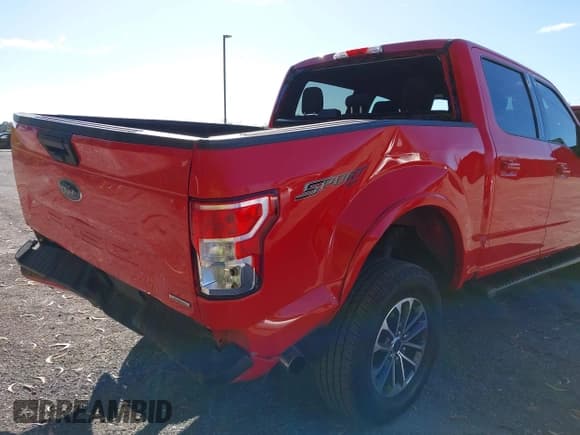 ✅ 2019 Ford F-150 XL • VIN: 1FTEW1EP3KFB98041 • Lot: 43465679. Wystawiony na IAAI z przebiegiem 93 118 mil. Bezpłatny archiwum sprzedaży aukcyjnych z USA i szczegółowy raport historii pojazdu na DreamBid. Zdjęcie 6.