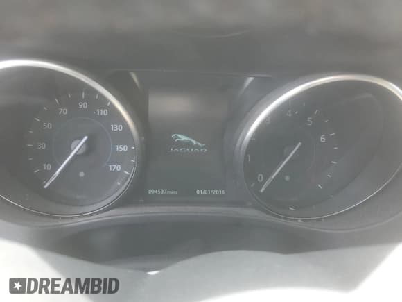 ✅ 2019 Jaguar F-Pace 25t • VIN: SADCS2FX3KA395204 • Lot: 68618235. Wystawiony na Copart z przebiegiem 94 537 mil. Bezpłatny archiwum sprzedaży aukcyjnych z USA i szczegółowy raport historii pojazdu na DreamBid. Zdjęcie 9.