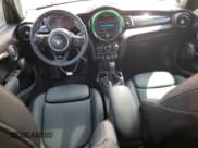 ✅ 2021 MINI Hardtop 4 Door Cooper S • VIN: WMWXU9C08M2N29397 • Lot: 54247915. Wystawiony na Copart z przebiegiem 8 654 mil. Bezpłatny archiwum sprzedaży aukcyjnych z USA i szczegółowy raport historii pojazdu na DreamBid. Zdjęcie 8.