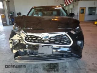✅ 2022 Toyota Highlander Hybrid XLE • VIN: 5TDGBRCH9NS552146 • Lot: 82642455. Listed on Copart with 80,819 mi. Free auction sales archive from the USA and detailed vehicle history report at DreamBid. Image 5.