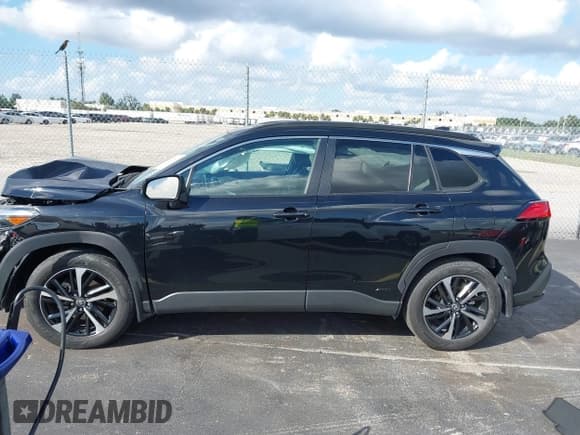 ✅ 2024 Toyota Corolla Cross Hybrid S • VIN: 7MUFBABG6RV021486 • Lot: 43543897. Wystawiony na IAAI z przebiegiem 31 093 mil. Bezpłatny archiwum sprzedaży aukcyjnych z USA i szczegółowy raport historii pojazdu na DreamBid. Zdjęcie 14.