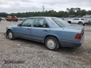 ✅ 1987 Mercedes-Benz 260 • VIN: WDBEA26D3HA496232 • Lot: 67275325. Wystawiony na Copart z przebiegiem 140 139 mil. Bezpłatny archiwum sprzedaży aukcyjnych z USA i szczegółowy raport historii pojazdu na DreamBid. Zdjęcie 2.