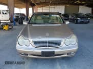 ✅ 2002 Mercedes-Benz C 230/260/280/320 • VIN: WDBRF61J52F287947 • Lot: 69471795. Wystawiony na Copart z przebiegiem 144 473 mil. Bezpłatny archiwum sprzedaży aukcyjnych z USA i szczegółowy raport historii pojazdu na DreamBid. Zdjęcie 5.