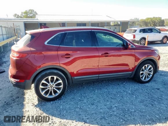 ✅ 2017 Lincoln MKC Select • VIN: 5LMCJ2C98HUL56368 • Lot: 92432685. Listed on Copart with 92,084 mi. Free auction sales archive from the USA and detailed vehicle history report at DreamBid. Image 3.