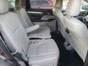 ✅ 2018 Toyota Highlander SE • VIN: 5TDJZRFH6JS893074 • Lot: 92457415. Wystawiony na Copart z przebiegiem 82 460 mil. Bezpłatny archiwum sprzedaży aukcyjnych z USA i szczegółowy raport historii pojazdu na DreamBid. Zdjęcie 11.