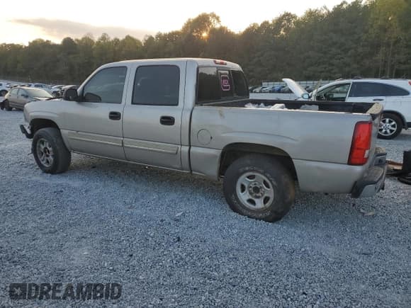 ✅ 2005 Chevrolet Silverado 1500 LS • VIN: 2GCEC13T251116577 • Лот: 77739404. Опубликован ранее на Copart с пробегом 214 491 миль. Бесплатный доступ к архиву аукционных продаж из США и подробный отчёт об истории автомобиля на DreamBid. Изображение 2.