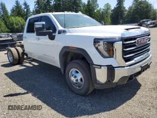 ✅ 2024 GMC Sierra 3500HD SLT • VIN: 1GT49UEY4RF215386 • Lot: 59074384. Wystawiony na Copart z przebiegiem 10 376 mil. Bezpłatny archiwum sprzedaży aukcyjnych z USA i szczegółowy raport historii pojazdu na DreamBid. Zdjęcie 4.