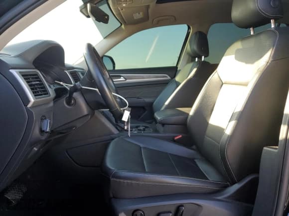 ✅ 2021 Volkswagen Atlas SE • VIN: 1V2KR2CA0MC609686 • Лот: 92516445. Опубликован ранее на Copart с пробегом 78 536 миль. Бесплатный доступ к архиву аукционных продаж из США и подробный отчёт об истории автомобиля на DreamBid. Изображение 7.