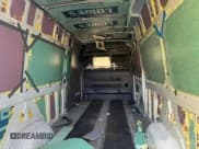 ✅ 2019 Mercedes-Benz Sprinter • VIN: WD3PF1ED3KT007065 • Лот: 73518814. Опубликован ранее на Copart с пробегом 367 332 миль. Бесплатный доступ к архиву аукционных продаж из США и подробный отчёт об истории автомобиля на DreamBid. Изображение 6.